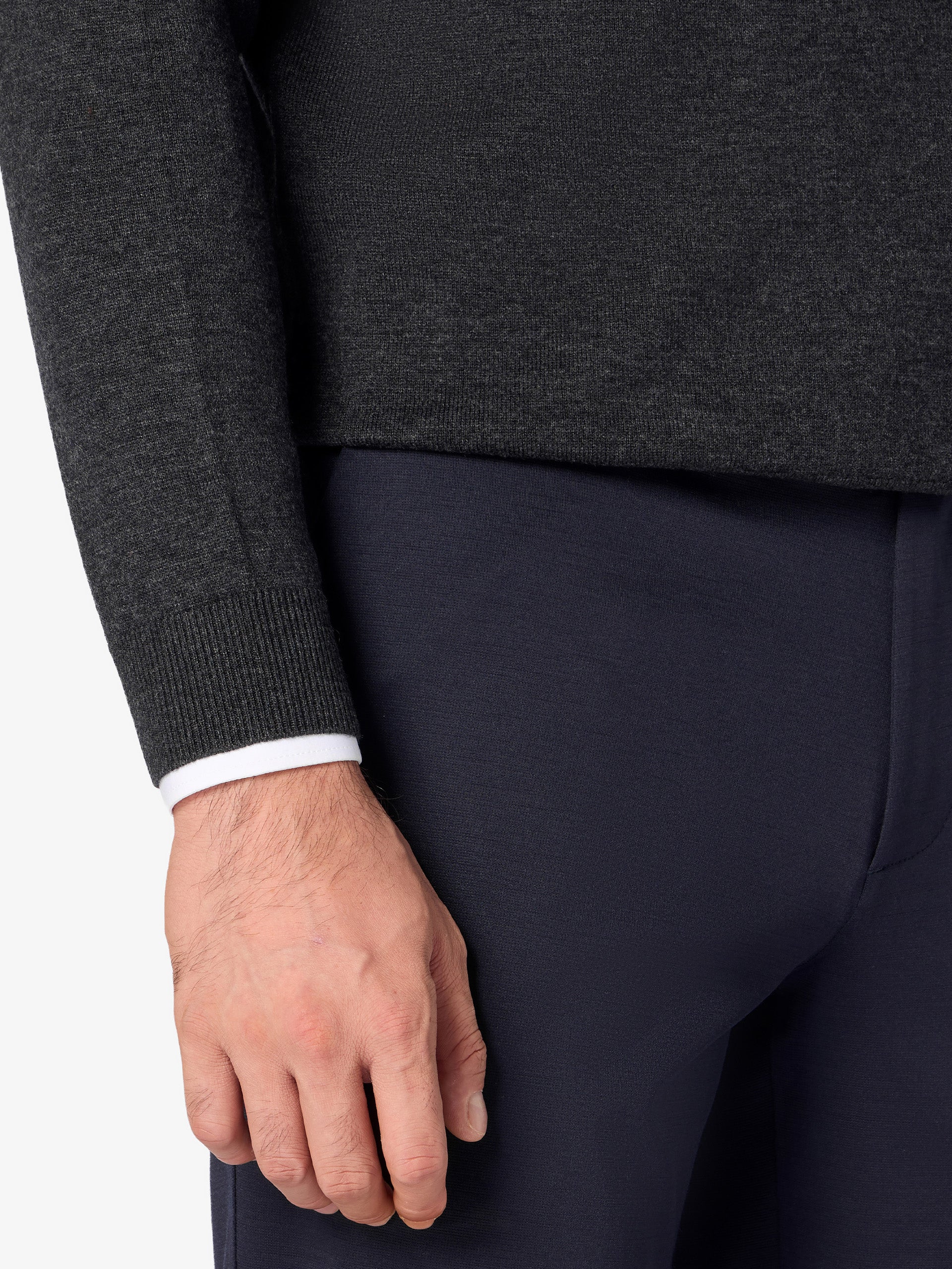 xSweater Merino V-Neck Midweight - Charcoal - Image 4